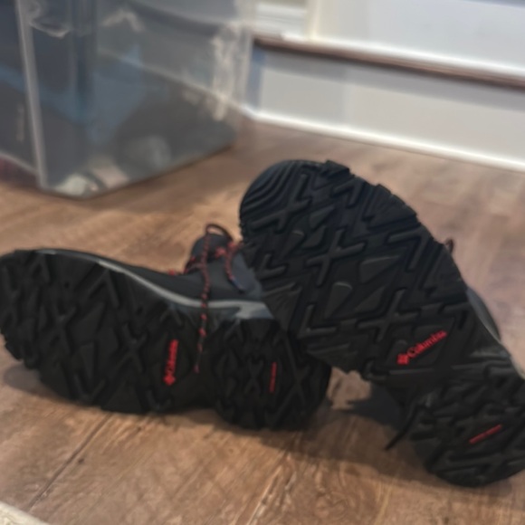 Columbia Black Rain & Snow Boots with Waterproof Material and Chunky Sole - Picture 5 of 8